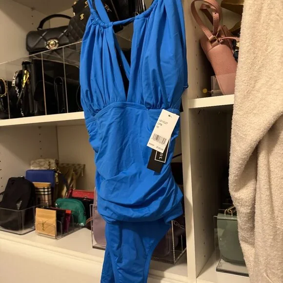 La Blanca Women's One Piece Swimsuit High Neck Keyhole Island Goddess - Picture 4 of 4